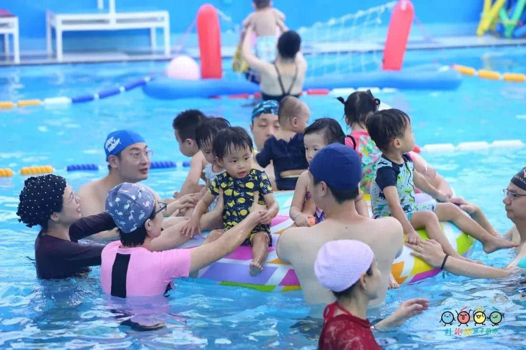 “感恩•臻爱•成长——两店同庆 感恩遇见” 暨吐泡泡亲子游泳俱乐部番禺店周年庆 “感恩•臻爱•成长——两店同庆 感恩遇见” 暨吐泡泡亲子游泳俱乐部番禺店周年庆