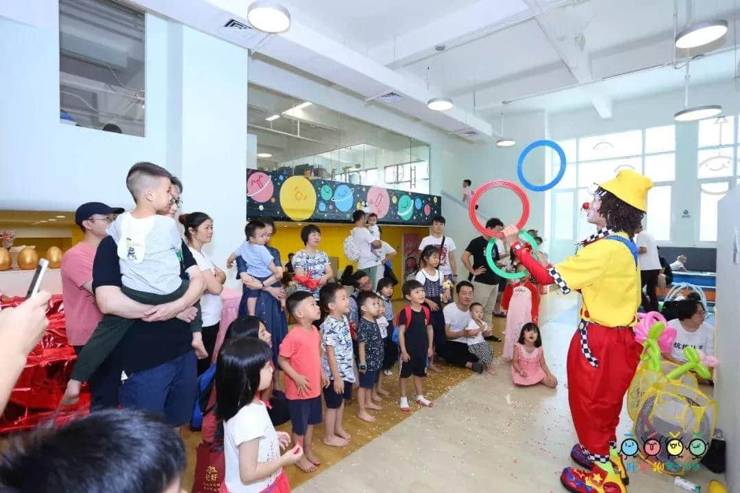 “感恩•臻爱•成长——两店同庆 感恩遇见” 暨吐泡泡亲子游泳俱乐部番禺店周年庆 “感恩•臻爱•成长——两店同庆 感恩遇见” 暨吐泡泡亲子游泳俱乐部番禺店周年庆