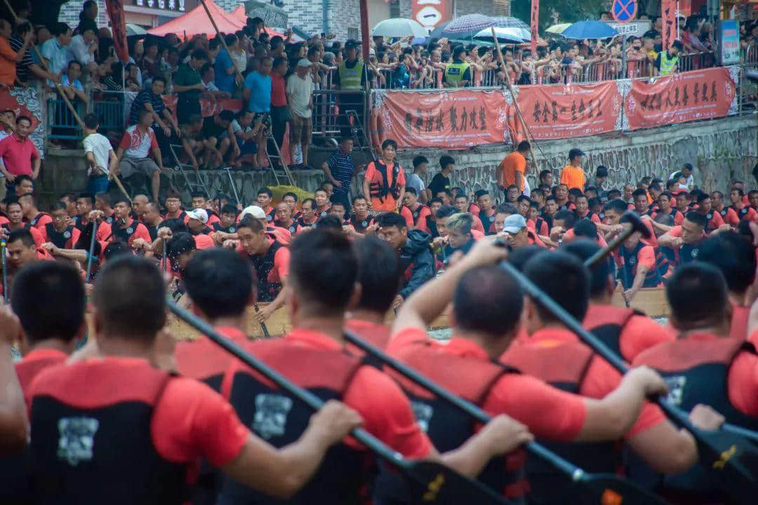 广州年轻人宁愿吃鸡不看龙舟 | 广府龙舟文化会式微吗? 广州年轻人宁愿吃鸡不看龙舟 | 广府龙舟文化会式微吗?