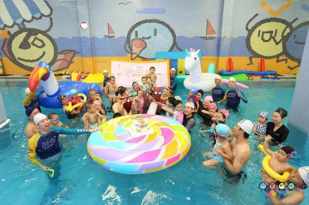 “感恩•臻爱•成长——两店同庆 感恩遇见” 暨吐泡泡亲子游泳俱乐部番禺店周年庆 “感恩•臻爱•成长——两店同庆 感恩遇见” 暨吐泡泡亲子游泳俱乐部番禺店周年庆