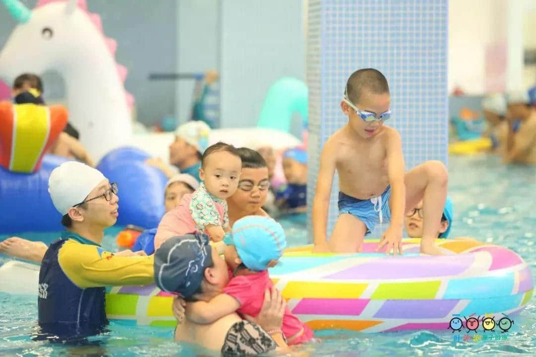 “感恩•臻爱•成长——两店同庆 感恩遇见” 暨吐泡泡亲子游泳俱乐部番禺店周年庆 “感恩•臻爱•成长——两店同庆 感恩遇见” 暨吐泡泡亲子游泳俱乐部番禺店周年庆