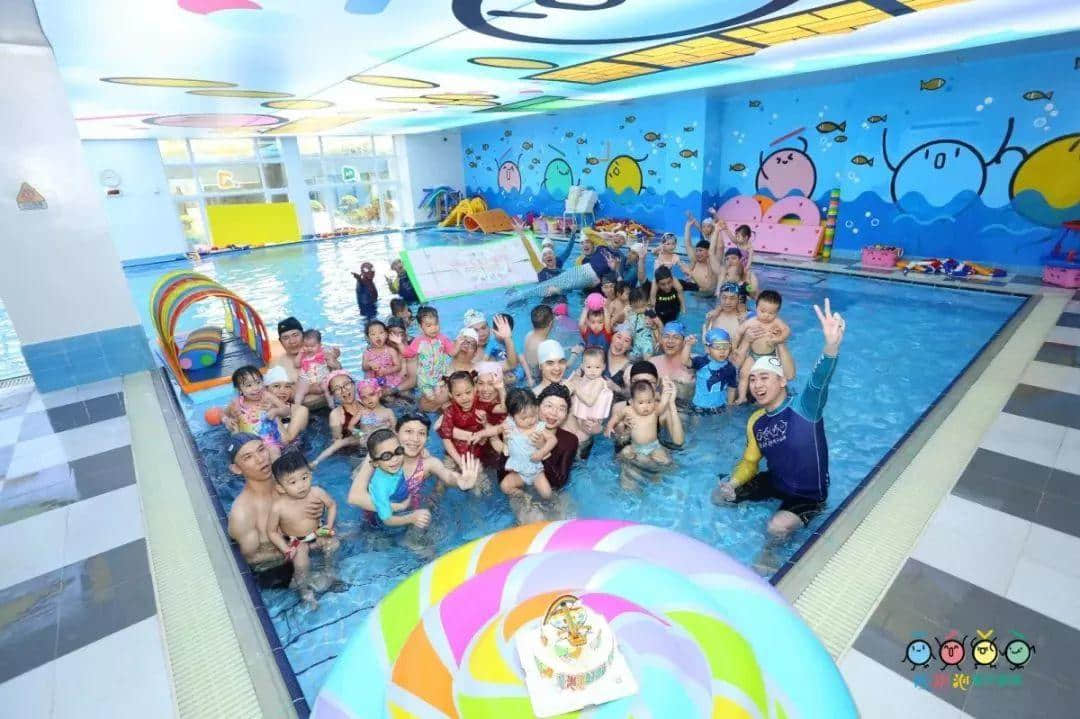 “感恩•臻爱•成长——两店同庆 感恩遇见” 暨吐泡泡亲子游泳俱乐部番禺店周年庆 “感恩•臻爱•成长——两店同庆 感恩遇见” 暨吐泡泡亲子游泳俱乐部番禺店周年庆