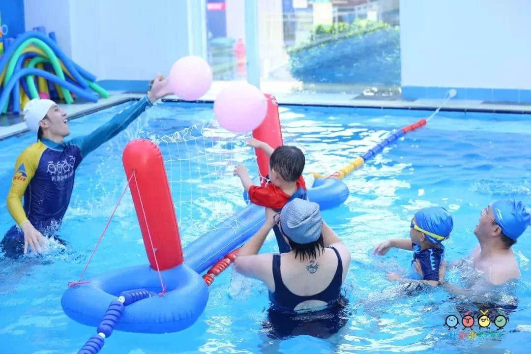 “感恩•臻爱•成长——两店同庆 感恩遇见” 暨吐泡泡亲子游泳俱乐部番禺店周年庆 “感恩•臻爱•成长——两店同庆 感恩遇见” 暨吐泡泡亲子游泳俱乐部番禺店周年庆