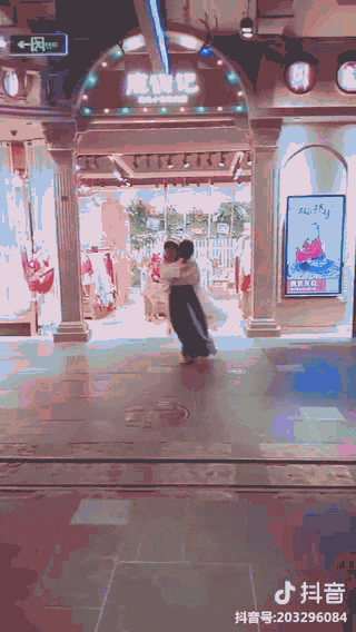 弱爆的抖音广州街拍,都凑不出一篇迷惑大赏出来 弱爆的抖音广州街拍,都凑不出一篇迷惑大赏出来