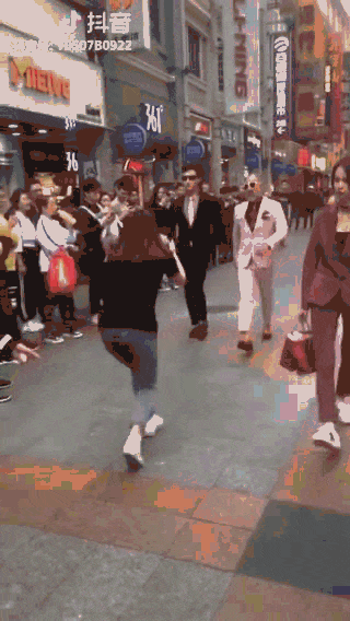 弱爆的抖音广州街拍,都凑不出一篇迷惑大赏出来 弱爆的抖音广州街拍,都凑不出一篇迷惑大赏出来