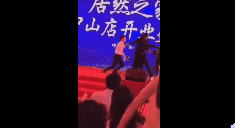 任达华当众被刺,明星出外带保镖为面还是为命? 任达华当众被刺,明星出外带保镖为面还是为命?