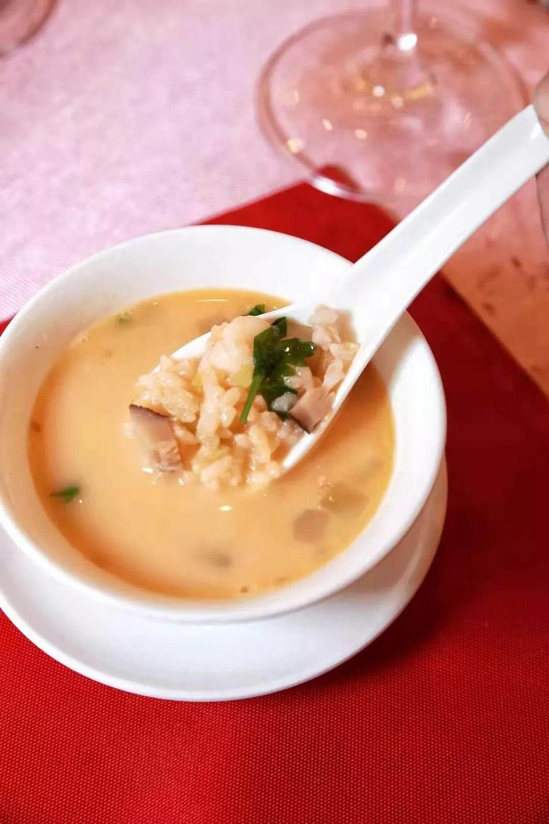 餐飲界有兩種老闆:一種是生意人,另一種是匠人…… 餐飲界有兩種老闆:一種是生意人,另一種是匠人……