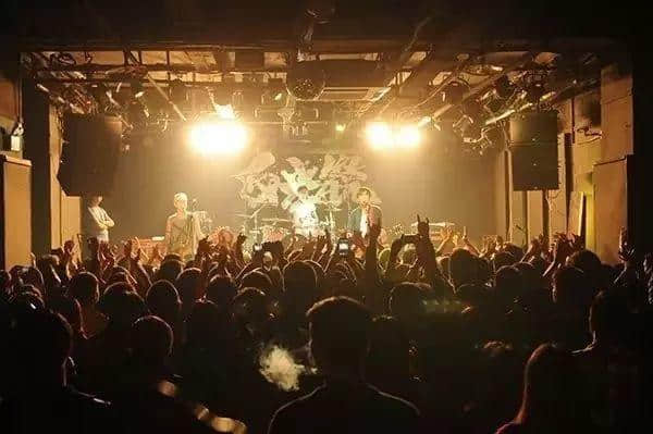 等来夏天的本土livehouse,终究敌不过音乐餐吧 等来夏天的本土livehouse,终究敌不过音乐餐吧