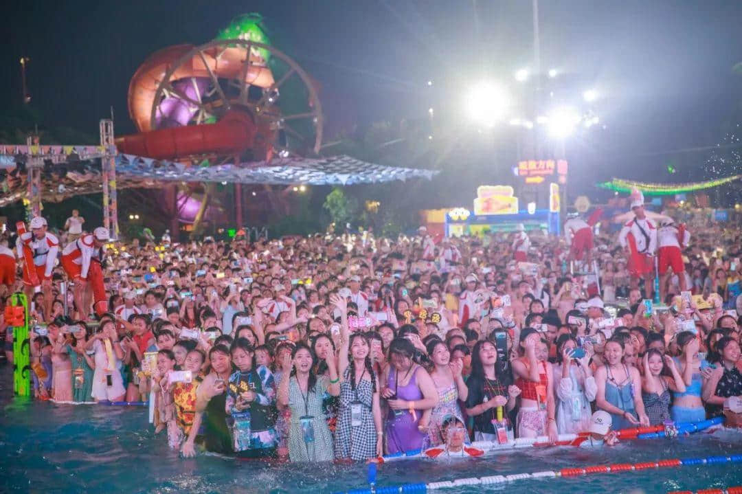 8月来长隆水上乐园high翻一夏!还能Get范丞丞同款快乐哦! 8月来长隆水上乐园high翻一夏!还能Get范丞丞同款快乐哦!