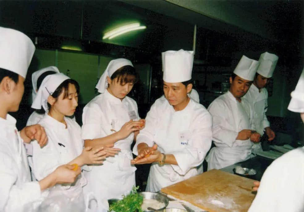 几多中秋习俗已经凋零,唯独广式月饼不可或缺…… 几多中秋习俗已经凋零,唯独广式月饼不可或缺……