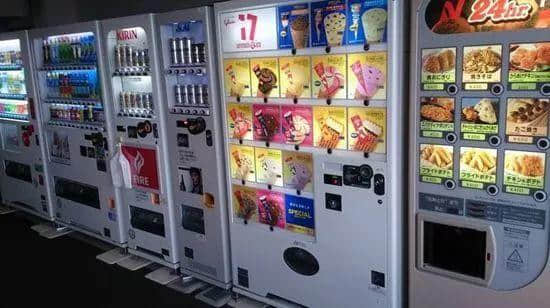 便利店中的广州人:热闹远去,孤独来袭 便利店中的广州人:热闹远去,孤独来袭