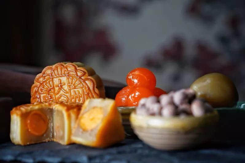 几多中秋习俗已经凋零,唯独广式月饼不可或缺…… 几多中秋习俗已经凋零,唯独广式月饼不可或缺……