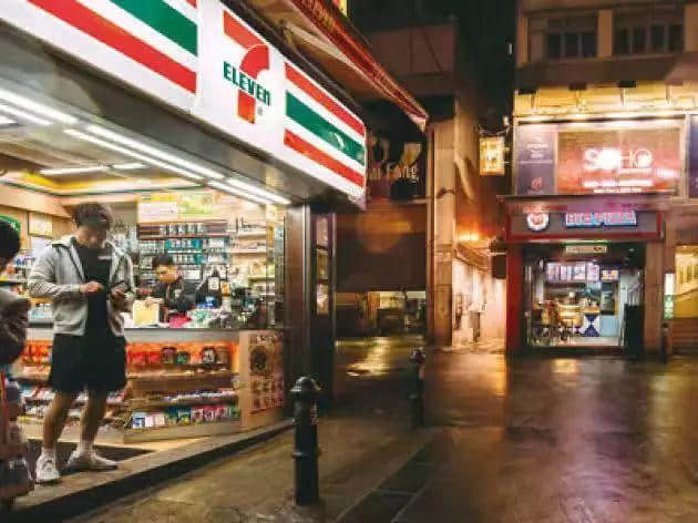 便利店中的广州人:热闹远去,孤独来袭 便利店中的广州人:热闹远去,孤独来袭