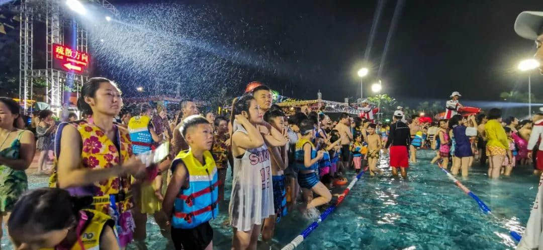 8月来长隆水上乐园high翻一夏!还能Get范丞丞同款快乐哦! 8月来长隆水上乐园high翻一夏!还能Get范丞丞同款快乐哦!