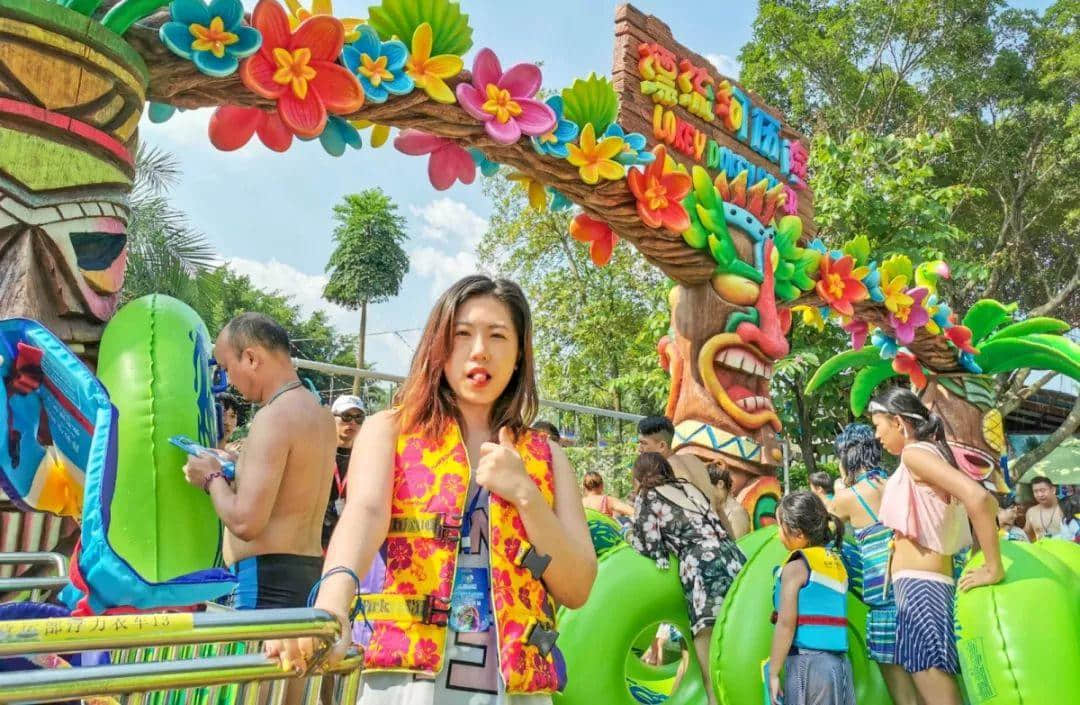 8月来长隆水上乐园high翻一夏!还能Get范丞丞同款快乐哦! 8月来长隆水上乐园high翻一夏!还能Get范丞丞同款快乐哦!