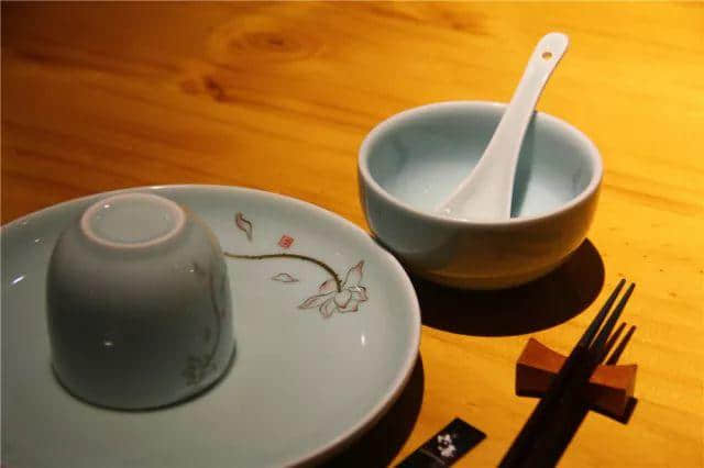 【欣知食】| 越传统越出彩：粤地道·野山烧柱候鸡