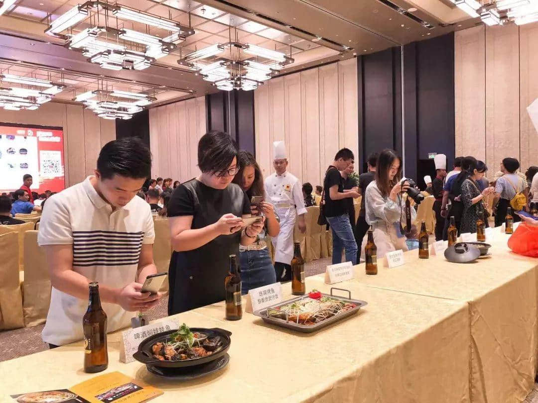 这些用珠啤做的菜是什么绝世美味啊!!! 美食当前,手机先吃!