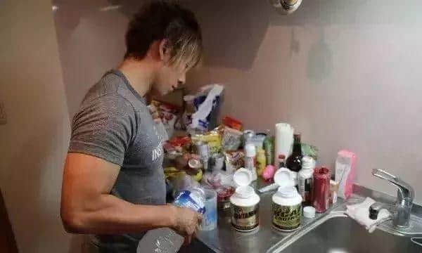 敬业的日本AV男优