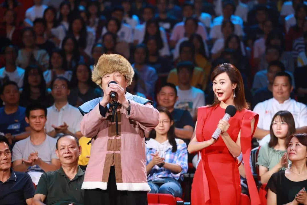 霍尊、阿兰相识七年首次“牵手”,一曲拉网小调燃爆全场 霍尊、阿兰相识七年首次“牵手”,一曲拉网小调燃爆全场