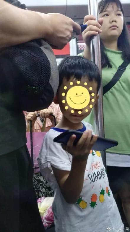 广州人的地铁公德到底强不强? 广州人的地铁公德到底强不强?