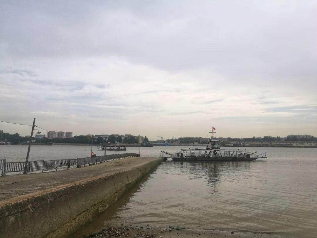 大学城拆迁15年:有人奔驰宝马,有人扫地营生 大学城拆迁15年:有人奔驰宝马,有人扫地营生