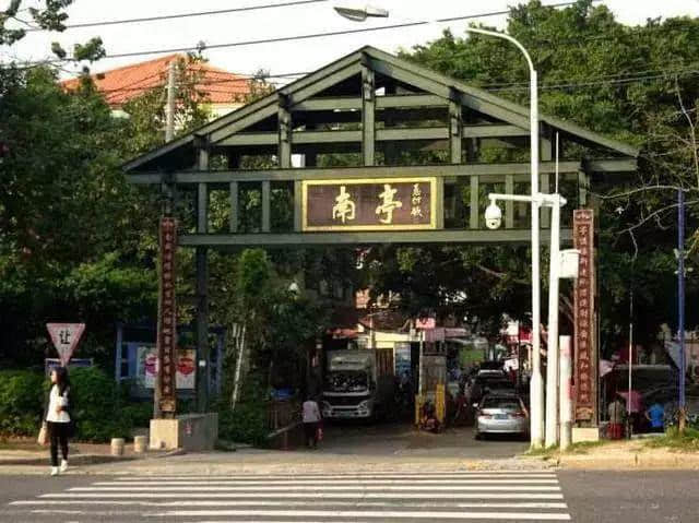 大学城拆迁15年:有人奔驰宝马,有人扫地营生 大学城拆迁15年:有人奔驰宝马,有人扫地营生