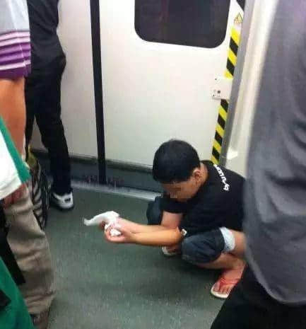 广州人的地铁公德到底强不强? 广州人的地铁公德到底强不强?