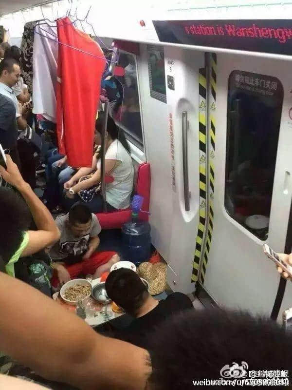 广州人的地铁公德到底强不强? 广州人的地铁公德到底强不强?