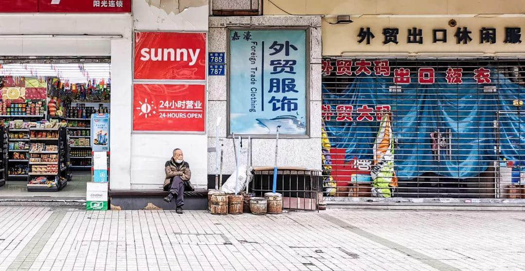 情人节的广州街头,没有情人 情人节的广州街头,没有情人