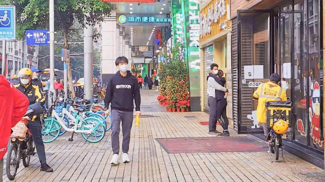 情人节的广州街头,没有情人 情人节的广州街头,没有情人