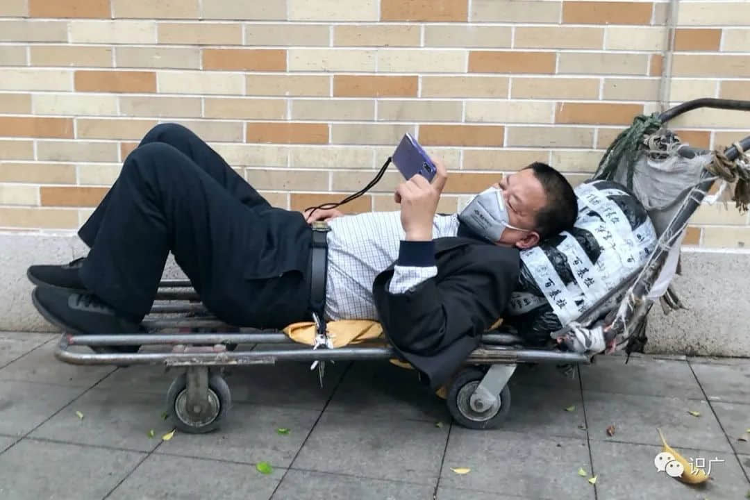 广州拉货工:“卖力”维生的时代边缘人 广州拉货工:“卖力”维生的时代边缘人