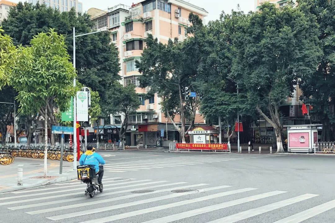 复工日的广州CBD,有点冷 复工日的广州CBD,有点冷