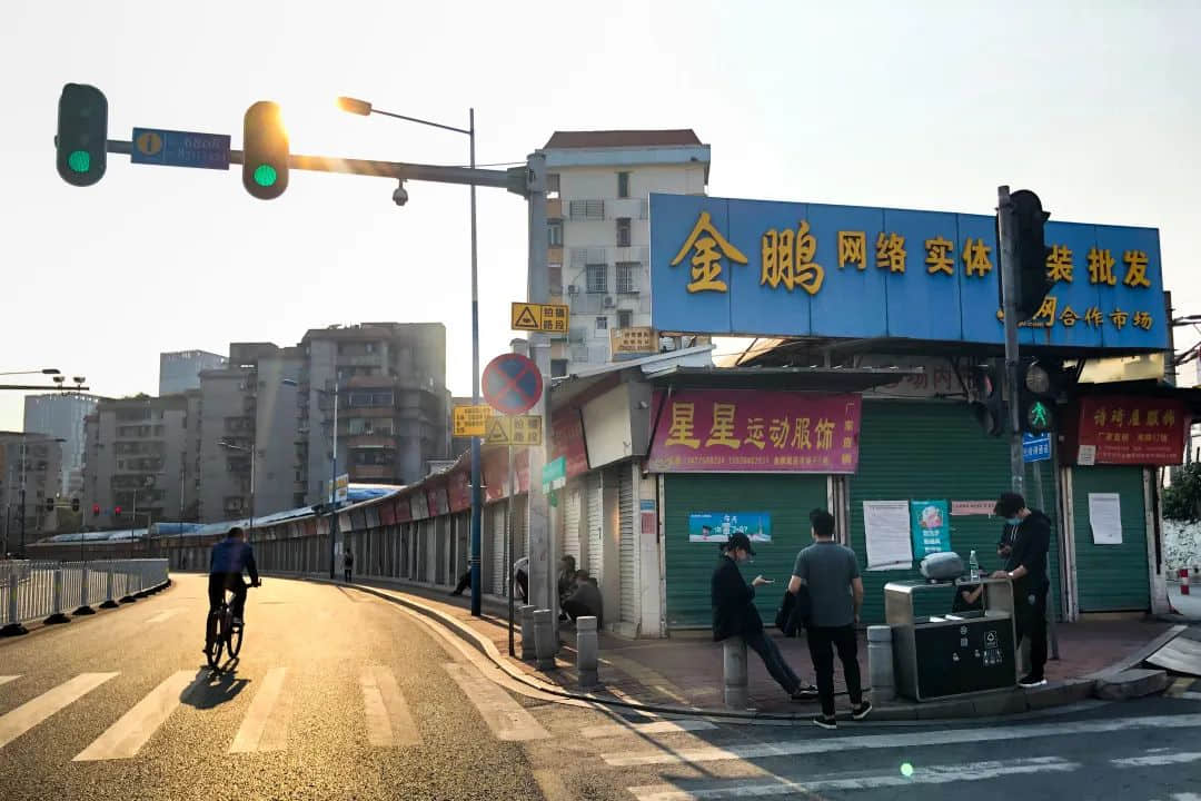 疫情下的城市——广州服装专业市场实录 疫情下的城市——广州服装专业市场实录