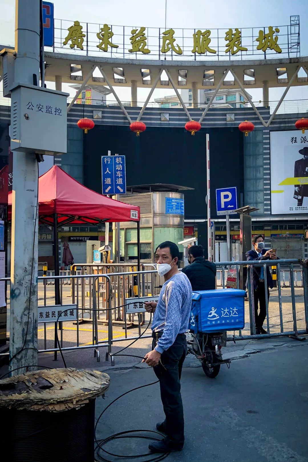 疫情下的城市——广州服装专业市场实录 疫情下的城市——广州服装专业市场实录