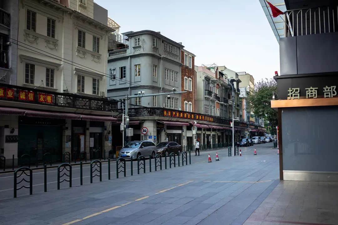 疫情下的城市——广州服装专业市场实录 疫情下的城市——广州服装专业市场实录