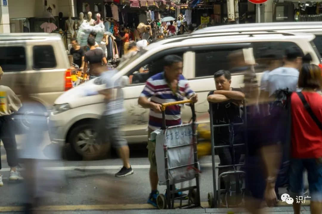 广州拉货工:“卖力”维生的时代边缘人 广州拉货工:“卖力”维生的时代边缘人