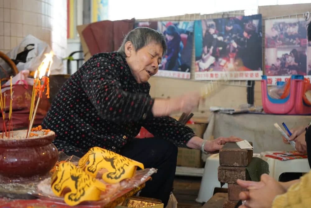 想搞掂特朗普,必须求助天桥底嘅神秘组织? 想搞掂特朗普,必须求助天桥底嘅神秘组织?