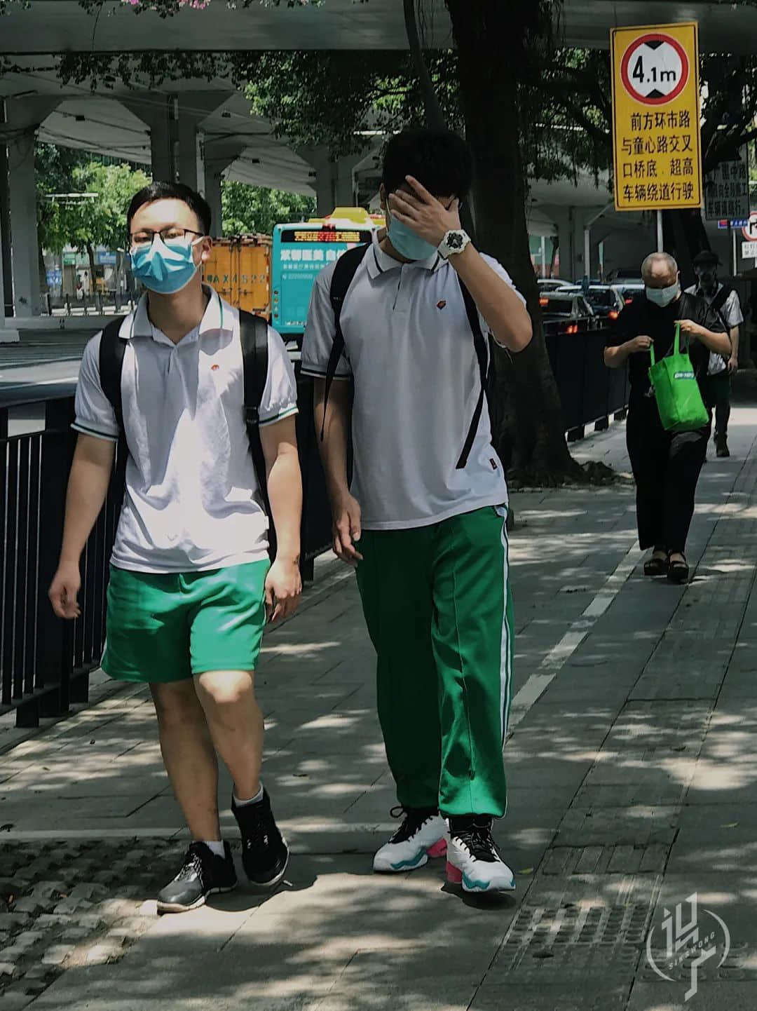 戴口罩的夏天 戴口罩的夏天