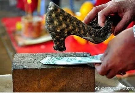 想搞掂特朗普,必须求助天桥底嘅神秘组织? 想搞掂特朗普,必须求助天桥底嘅神秘组织?