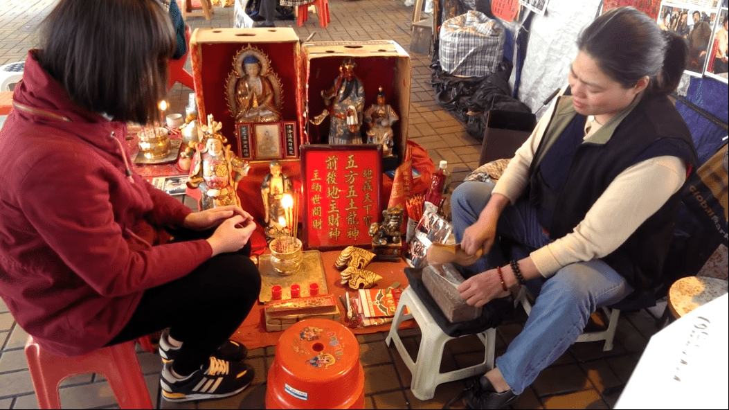 想搞掂特朗普,必须求助天桥底嘅神秘组织? 想搞掂特朗普,必须求助天桥底嘅神秘组织?