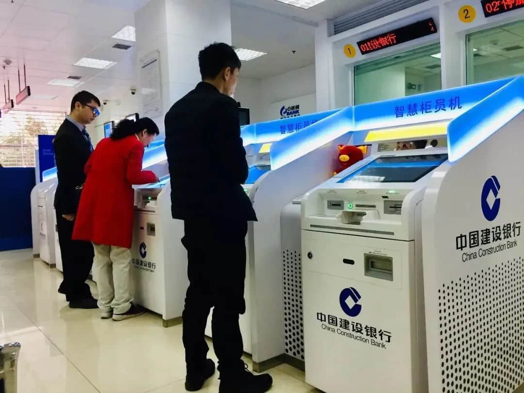 老人没有智能手机,不配活在现代社会? 老人没有智能手机,不配活在现代社会?