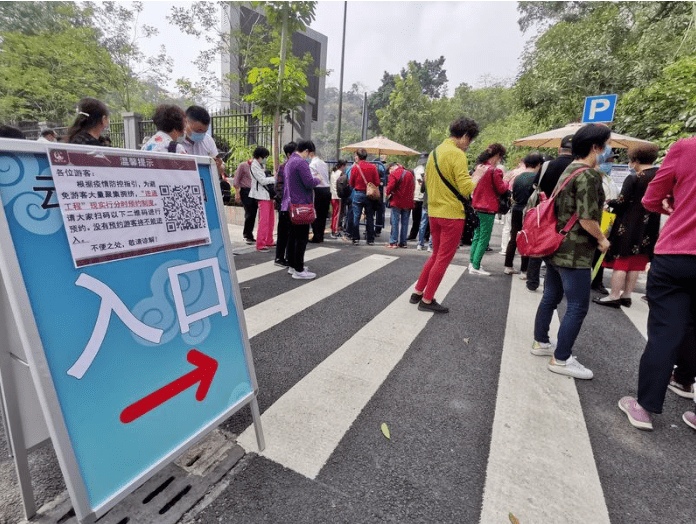 老人没有智能手机,不配活在现代社会? 老人没有智能手机,不配活在现代社会?