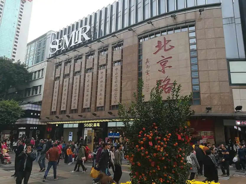 人海人潮,北京街的舞台场景转换 人海人潮,北京街的舞台场景转换