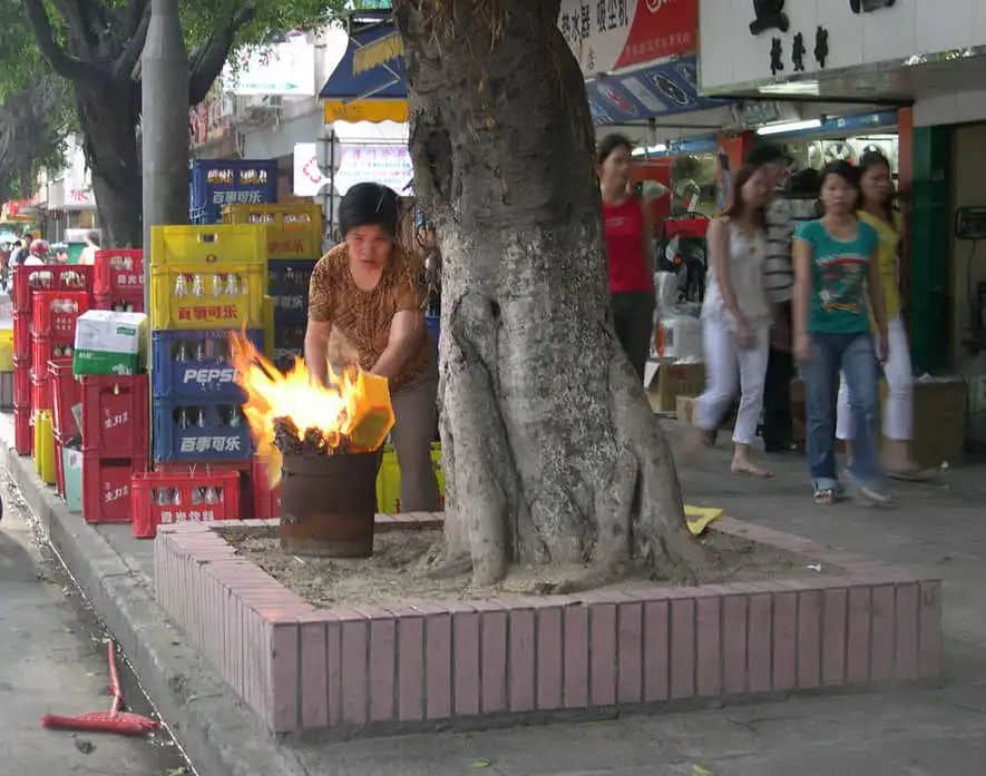 中秋烧衣拜神 中秋烧衣拜神