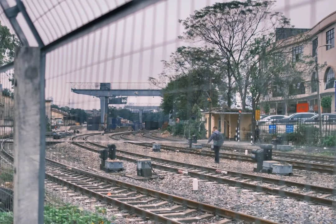 时光被凝固了的石围塘火车站 时光被凝固了的石围塘火车站