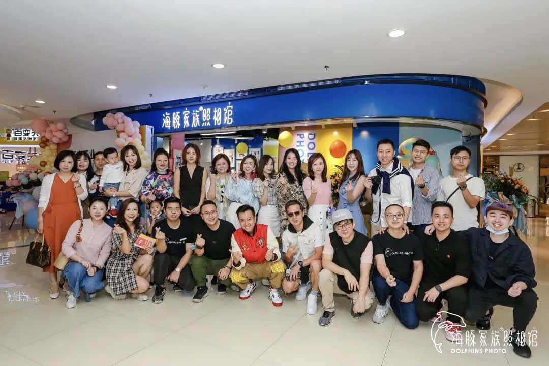 四年来,他们用镜头记录了50万广州人的动人瞬间…… 四年来,他们用镜头记录了50万广州人的动人瞬间……