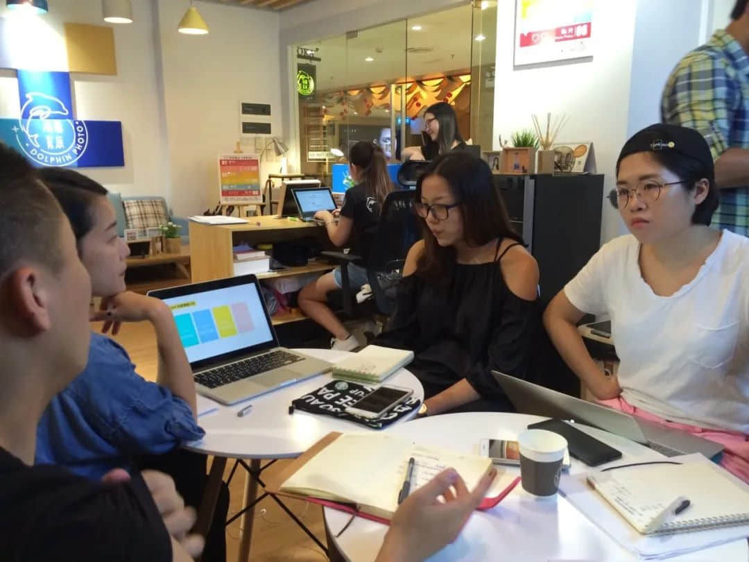 四年来,他们用镜头记录了50万广州人的动人瞬间…… 四年来,他们用镜头记录了50万广州人的动人瞬间……