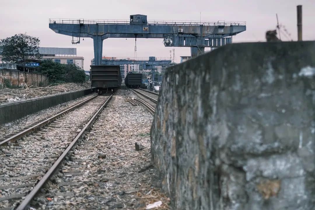 时光被凝固了的石围塘火车站 时光被凝固了的石围塘火车站