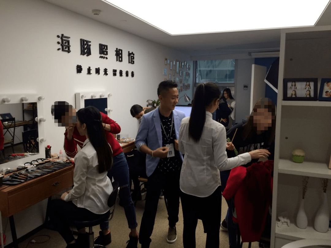 四年来,他们用镜头记录了50万广州人的动人瞬间…… 四年来,他们用镜头记录了50万广州人的动人瞬间……