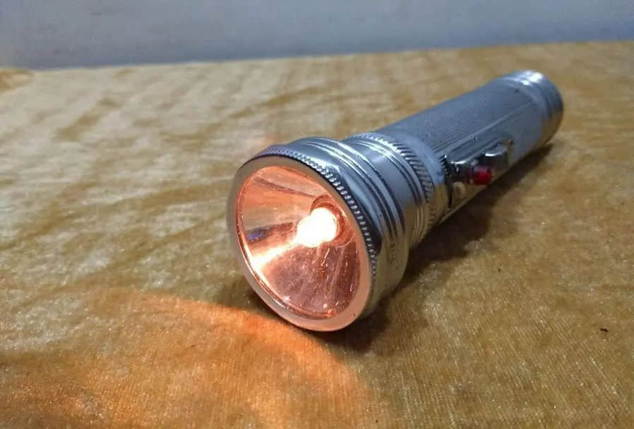 被手电筒照亮的童年 被手电筒照亮的童年